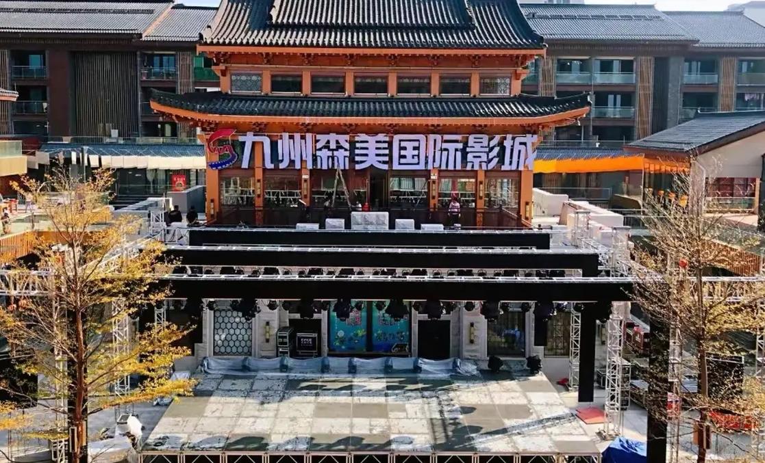 深夜私人家庭影院沉浸式观影指南：私人定制隔音、4K投影与环绕声系统搭建全攻略