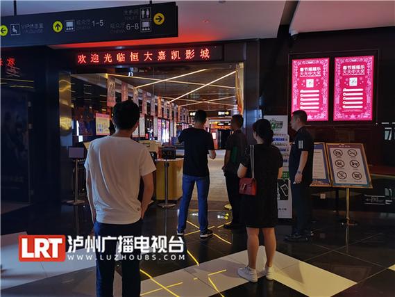 根据最近电影院上映的电影（如《哪吒之魔童闹海》《封神第二部》《唐探1900》等），生成的SEO标题如下：

**2025年春节档热门电影推荐：哪吒2/封神2/唐探1900票房口碑排行，最新排片与购票指南**

包含长尾关键词：  
- 哪吒2封神2唐探1900票房口碑排行  
- 2025春节档最新排片  
- 热门电影购票指南