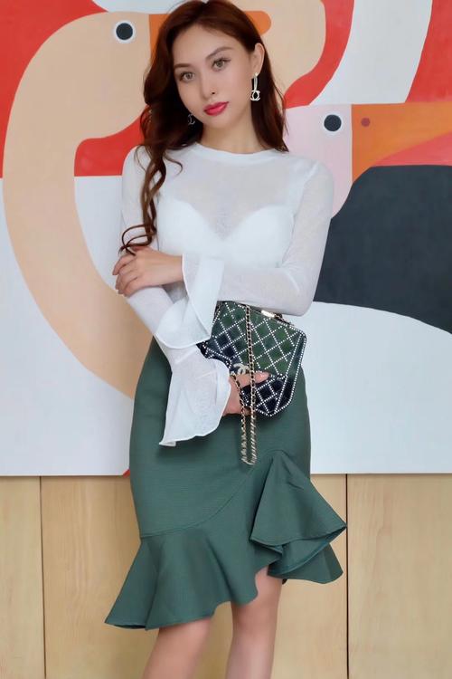 18岁动漫美女的相关介绍