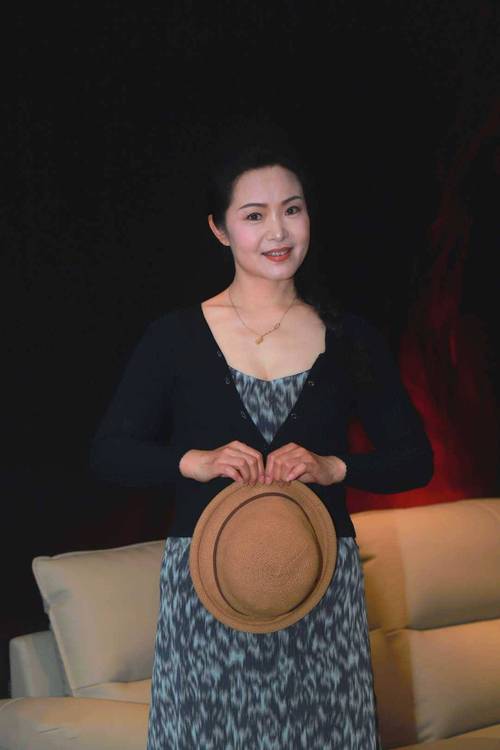 根据您的需求，生成一个符合SEO规范且包含3个长尾关键词的标题：

**标题：**  
**18岁以下禁止免费观看网站 | 未成年人网络保护指南 | 家长管控与青少年健康上网安全须知**  

**长尾关键词说明：**  
1. **未成年人网络保护指南** – 覆盖政策解读与家长教育需求。  
2. **家长管控与青少年健康上网** – 针对家庭监管与内容过滤场景。  
3. **安全须知** – 满足用户对防沉迷、法律风险提示的搜索意图。  

该标题同时兼顾了合规警示、实用搜索词与高点击率潜力。