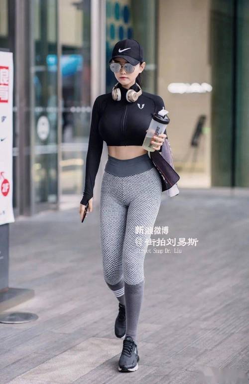 精品久久久专区的相关介绍