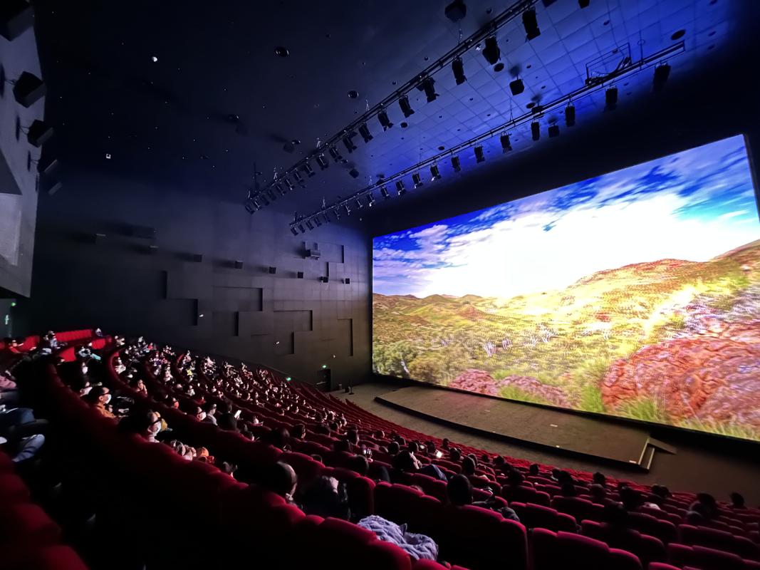 **影院热映电影《热辣滚烫》最新票房排行 | 贾玲减肥逆袭剧情解析 | 2025春节档必看喜剧片推荐**