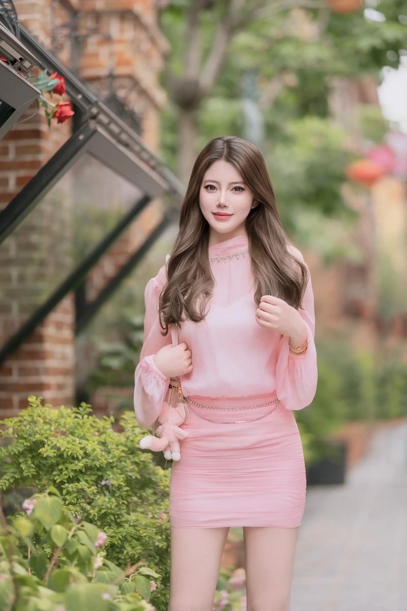 搞黄动漫美女的相关介绍