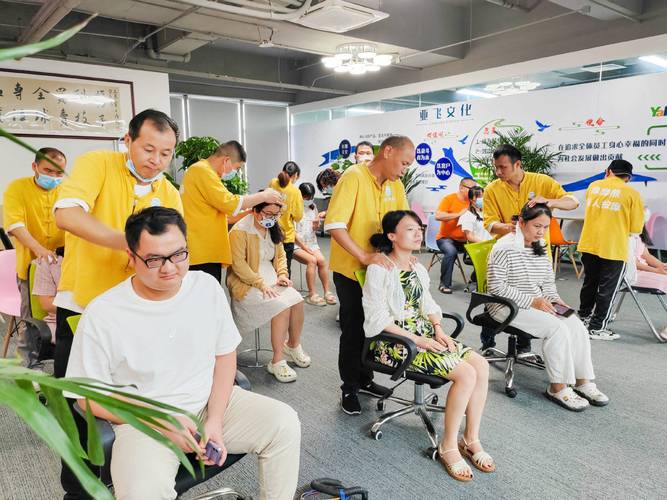 根据您的需求，我为您生成一个SEO标题：  
**福利片偷拍按摩实录：警惕非法按摩会所偷拍风险与隐私保护指南**  
（长尾关键词：偷拍按摩陷阱、非法按摩会所、隐私保护指南）